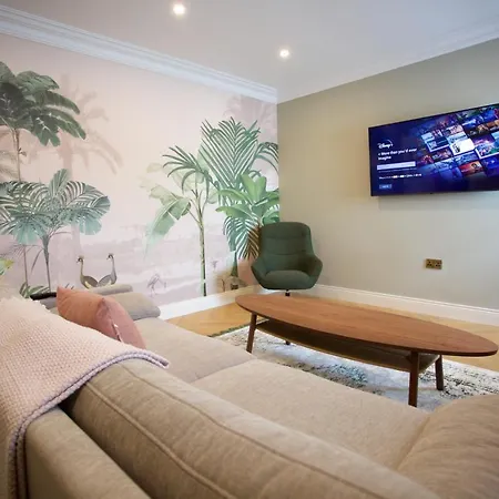Townhouse - St George's Terrace * Carrick-on-Shannon