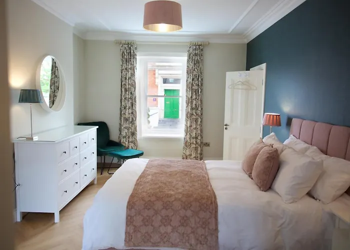 Townhouse - St George's Terrace Villa